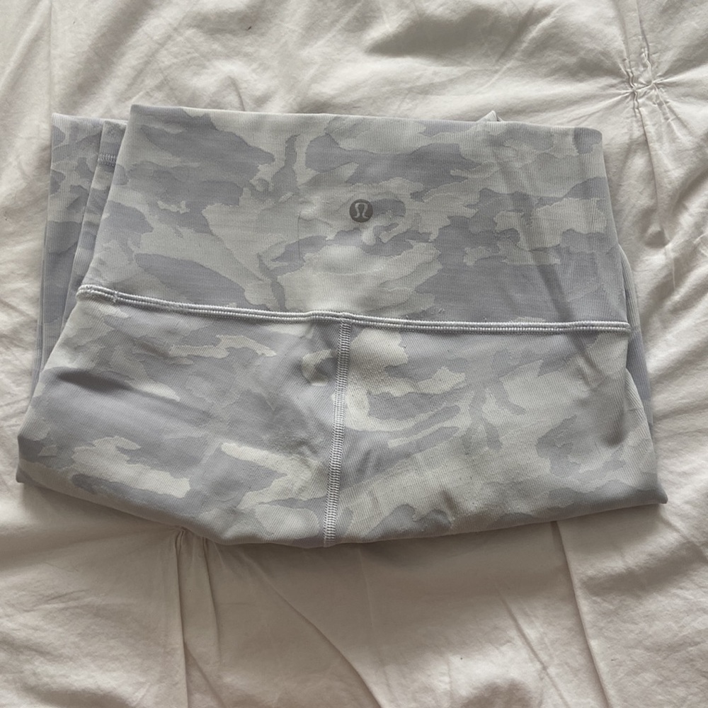 Lululemon white camo Wunder Under Leggings size 4